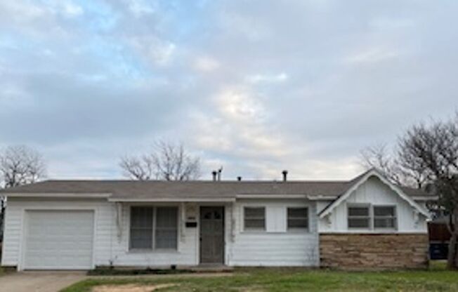 Ready for New Tenants- 3 Bedroom, 1.5 Bath in North Riverside- FWISD- 76111