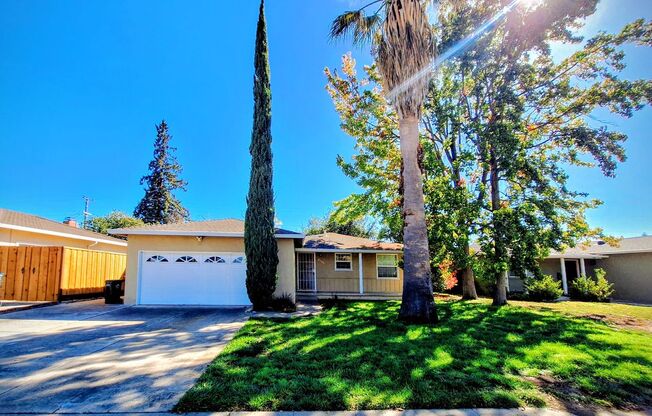 Charming 3bd Single Story House w/Attached Garage