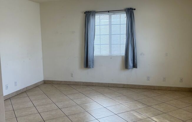 2 beds, 1 bath, $2,895, Unit 16030 Saticoy St.