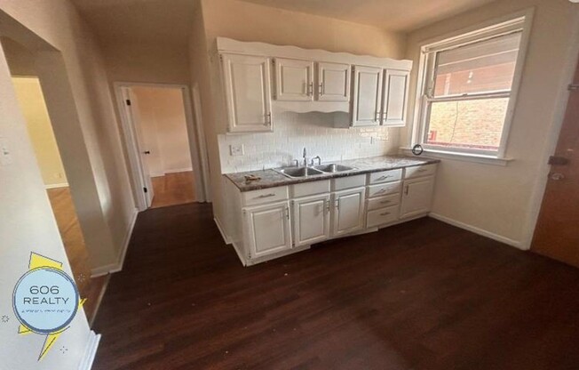 4811 W WARWICK