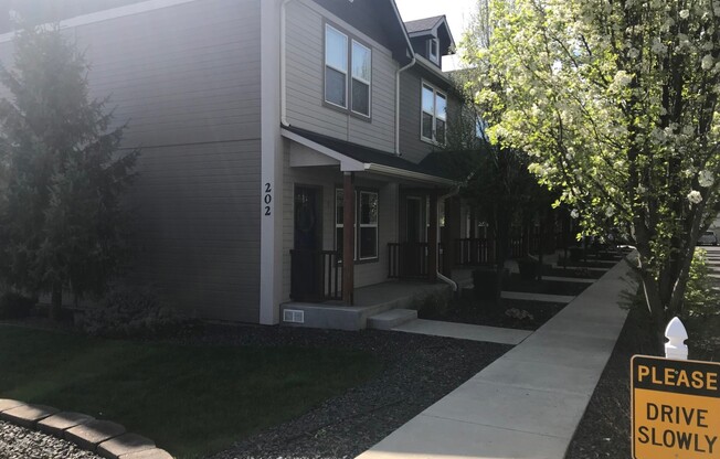 2 beds, 2.5 baths, 1,224 sqft, $1,690, Unit 07