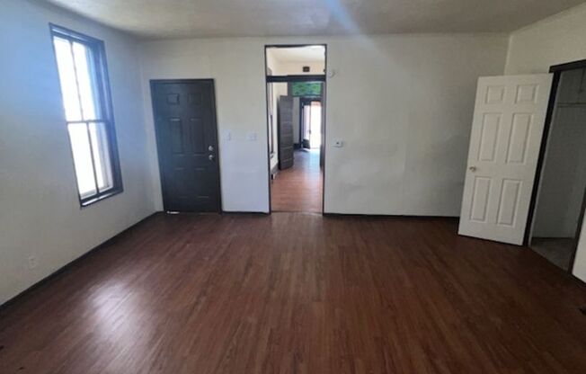 3 beds, 1 bath, $995