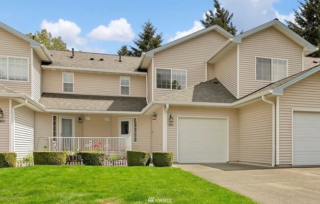 Federal Way Townhome Condo- 2 bedroom 2.5 bathroom, 1 car garage - Available NOW!