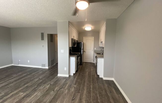 2 beds, 1 bath, $2,495, Unit 1812 N Alvarado St #6