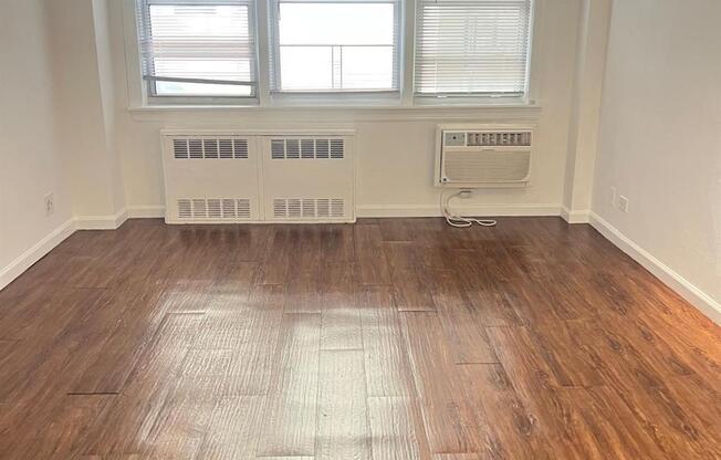 Studio, 1 bath, 450 sqft, $2,700, Unit 6X