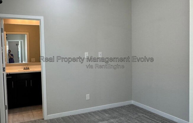 5 beds, 3 baths, 2,033 sqft, $2,990