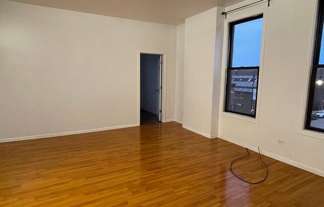 3 beds, 1 bath, $2,000, Unit 3F