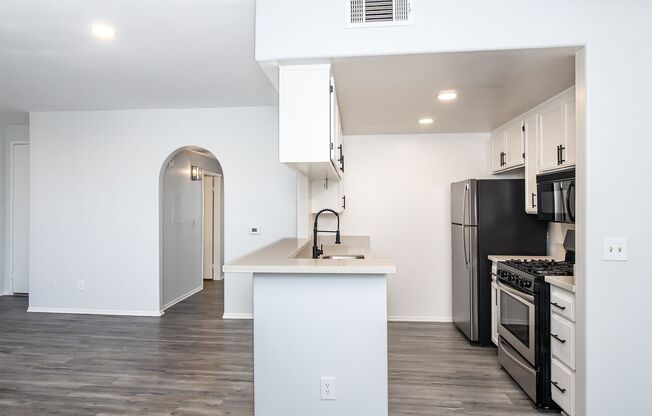 520 N. Hollywood Way