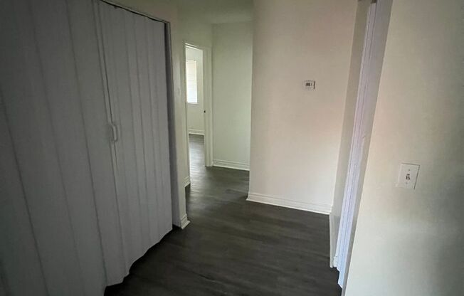 2 beds, 1 bath, $1,250, Unit D