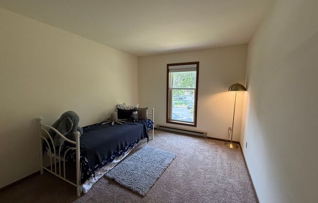 2 beds, 1 bath, 965 sqft, $1,665, Unit 7741RE
