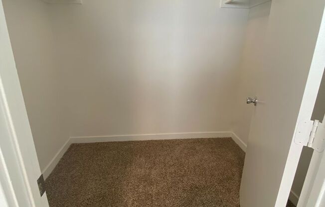 2 beds, 1 bath, 800 sqft, $1,995, Unit K