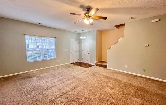 Charming 3BD, 2BA Apex Townhome In a Prime Location Near Tons of Shopping and Dining Options