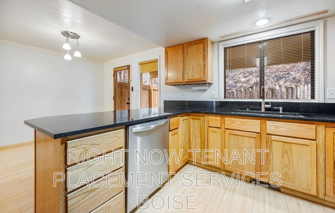 1760 WOODBRIDGE LN