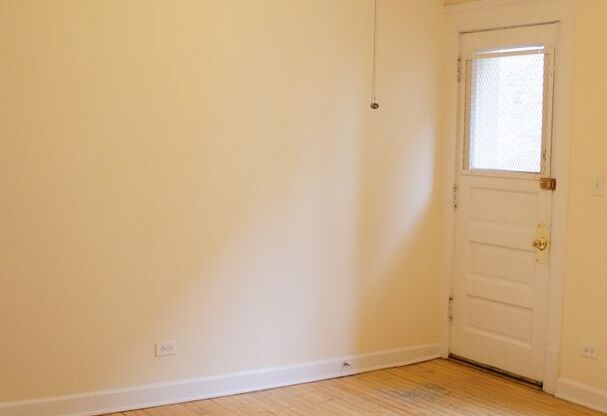 2 beds, 1 bath, 903 sqft, $2,595, Unit 2134-1R