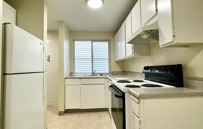 2 beds, 1 bath, $1,399, Unit 4