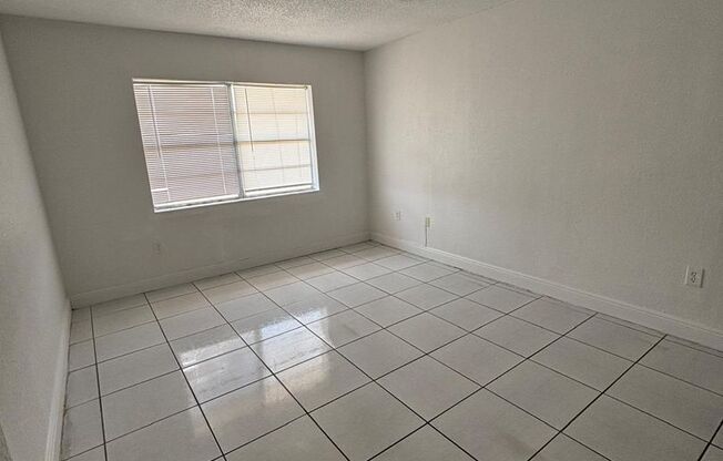 2 beds, 2 baths, 947 sqft, $1,900, Unit 625-202