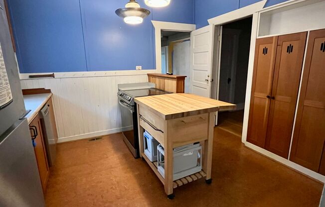 Charming Meridian Craftsman with Spacious Layout and Fenced Yard