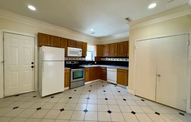 Newington Ave 717