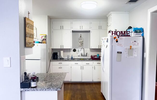 3 beds, 1 bath, 1,261 sqft, $2,300, Unit B