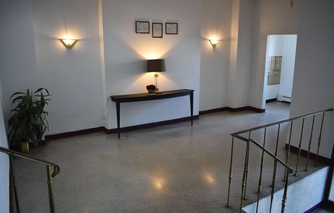1 bed, 1 bath, 759 sqft, $1,995, Unit 2H