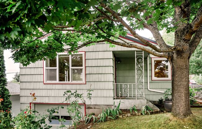 3bd/1.75ba Seattle Home