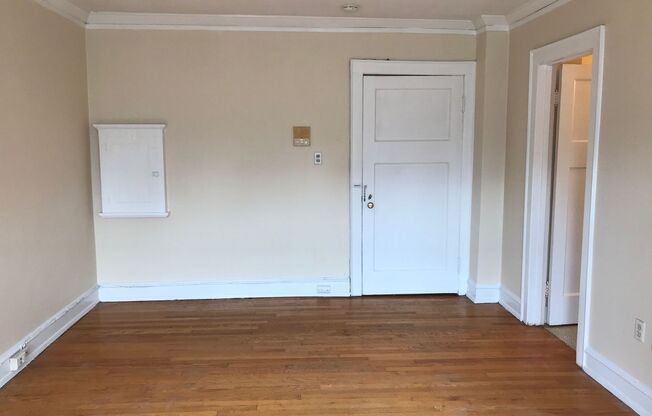 Studio, 1 bath, $820, Unit 402