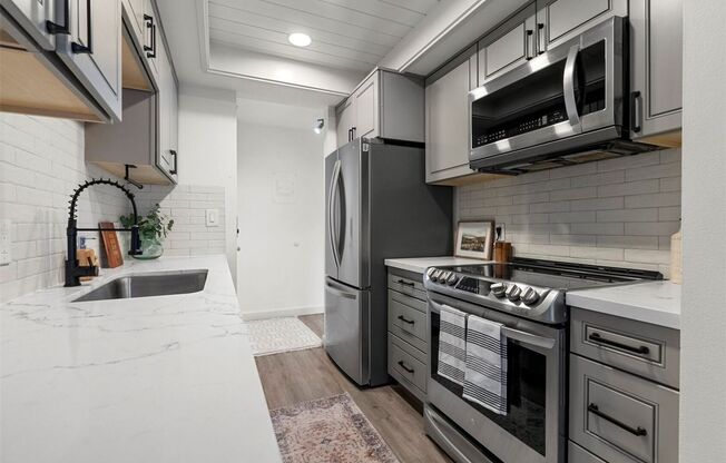 Modern 2BD/2BTH Condo for Lease Richmond Village Shoreline! *Small Pet Friendly*
