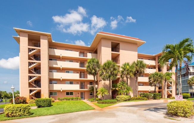 ** FAIRWAY GARDENS AT LELY ** 2 BED / 2 BATH CONDO - TURNKEY - SHORT TERM OR SEASONAL RENTAL