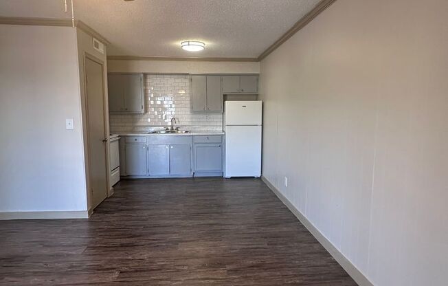 2 beds, 1 bath, 720 sqft, $980, Unit D207