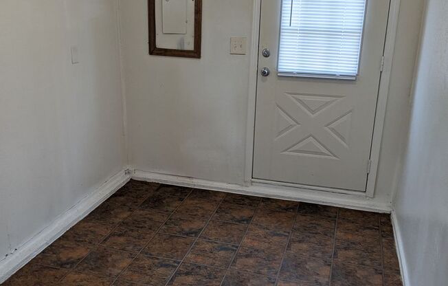 3 beds, 1 bath, $1,295