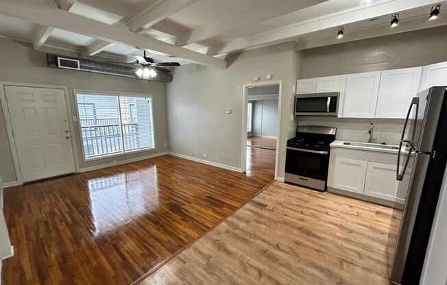 1 bed, 1 bath, 700 sqft, $1,245, Unit 215