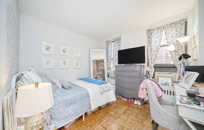 335 W 43 ST 5 CIRCUIT