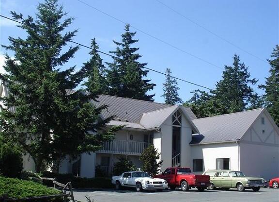 Windhaven Chalet (835 N Oak Harbor St)