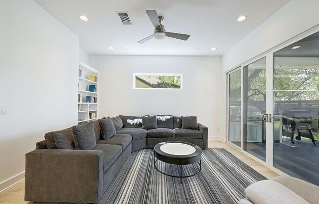 Stunning 4 Bedroom 2.5 Bathroom Home For rent in Heart of Austin, Bouldin Creek, Downtown Austin.