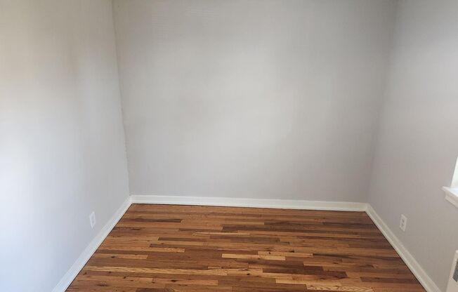2 beds, 1 bath, 897 sqft, $2,235, Unit B-05