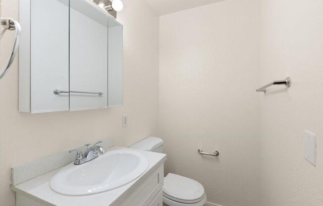 3 beds, 1.5 baths, 1,000 sqft, $2,550, Unit 4133-A