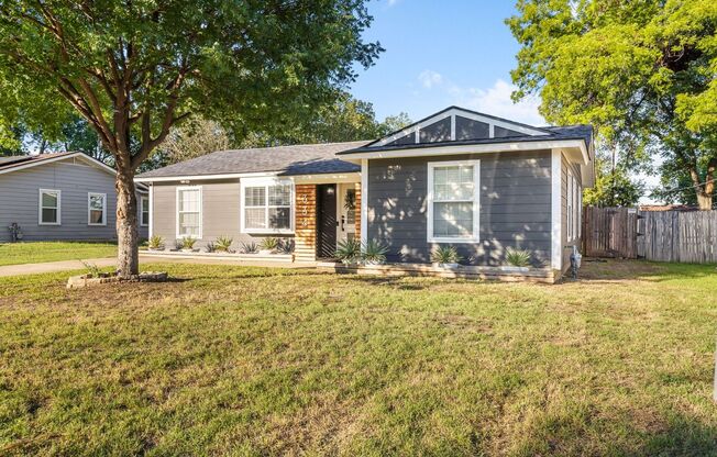 Beautifully remodeled Burleson home available for lease