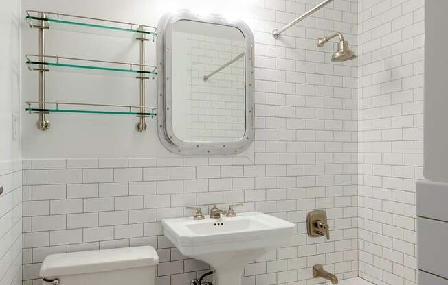 Studio, 1 bath, $4,100, Unit 2E