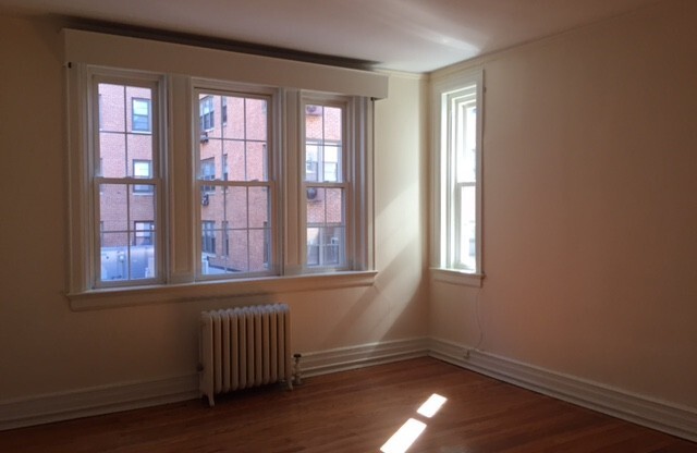 1 bed, 1 bath, 575 sqft, $1,575, Unit E2