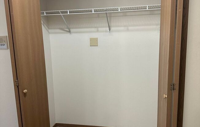 2 beds, 2 baths, $1,075, Unit 1704-307