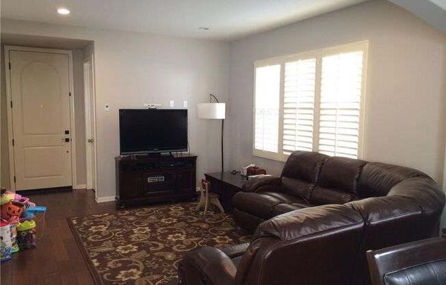 Detached 3 bedroom + Loft home in Irvine!