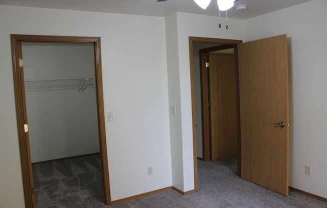 2 beds, 1 bath, 1,300 sqft, $1,299.99, Unit 2250-05