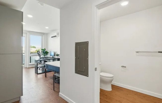 Studio, 1 bath, 331 sqft, $1,950, Unit 824