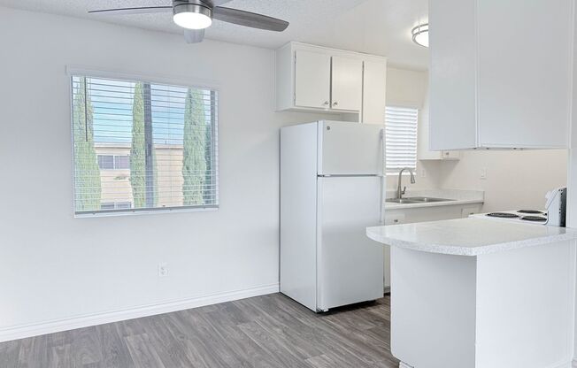 1 bed, 1 bath, 725 sqft, $1,745, Unit 28