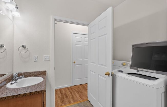 Bright & Spacious Townhome with Private Patio