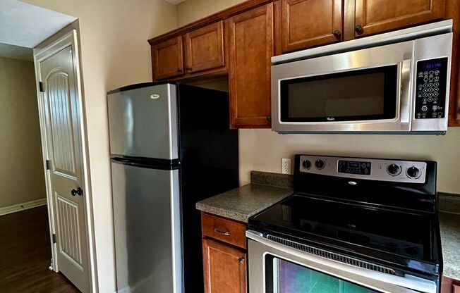 2 beds, 1 bath, 800 sqft, $1,195, Unit 601 - Unit 305 B800