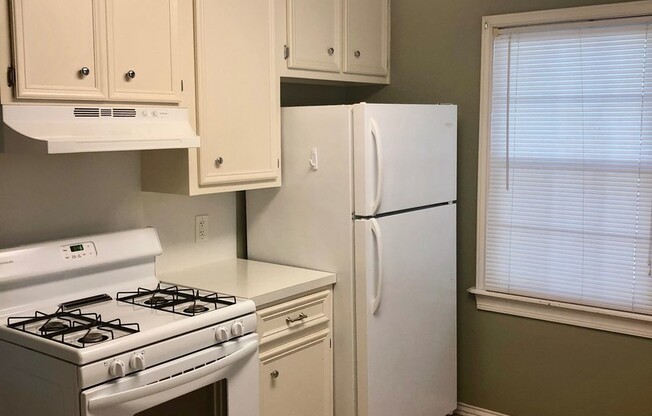 2 beds, 1 bath, $1,195