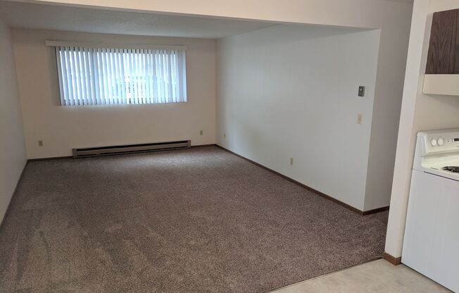 2 beds, 1 bath, 835 sqft, $695, Unit 101