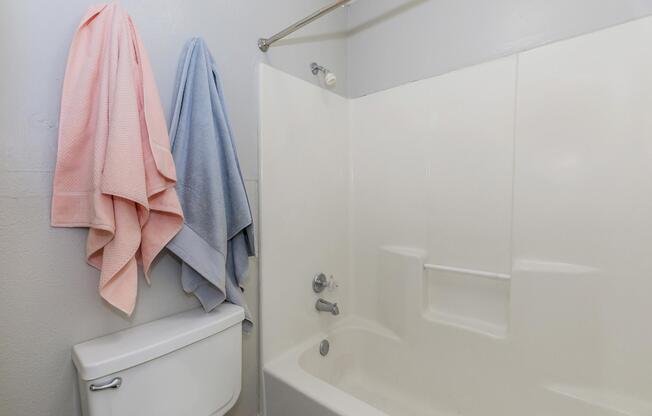 1 bed, 1 bath, 560 sqft, $641