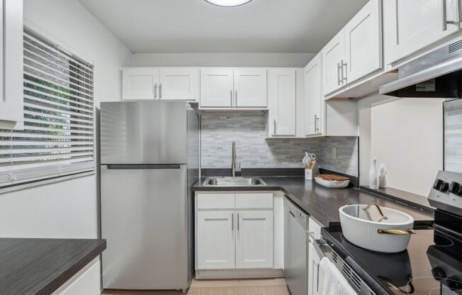 2 beds, 2 baths, 987 sqft, $1,595